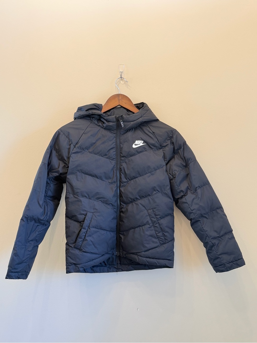 Nike Hooded Puffer Jacket Youth MEDIUM Black White Logo zip hood LIKE NEW